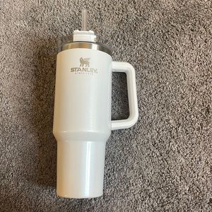 White pearlescent 40oz Stanley cup with handle